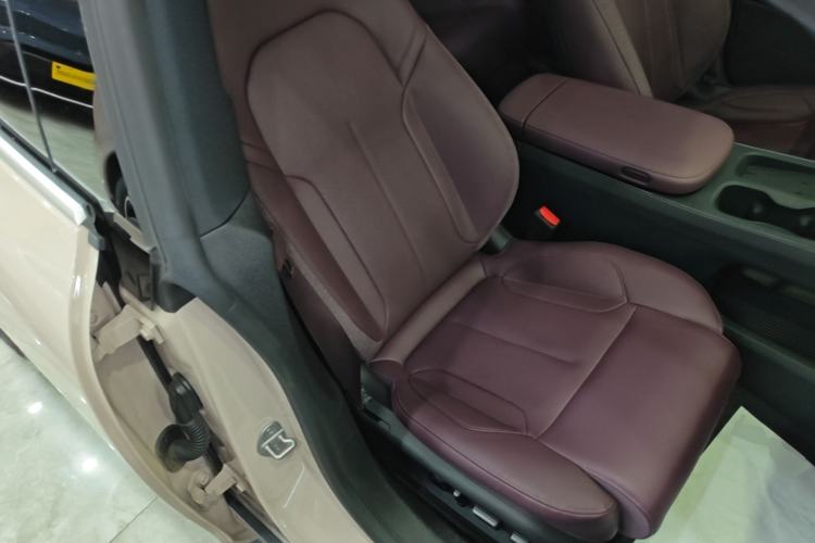 Used Nio ET5T 2024 75kWh Touring Right Front Seat