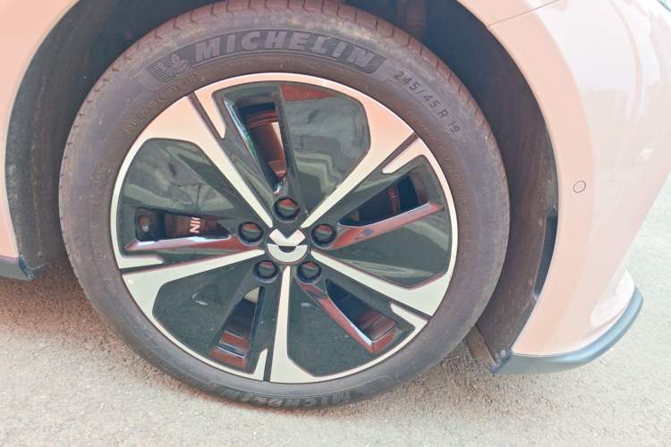 Used Nio ET5T 2024 75kWh Touring Right Front Wheel Hub