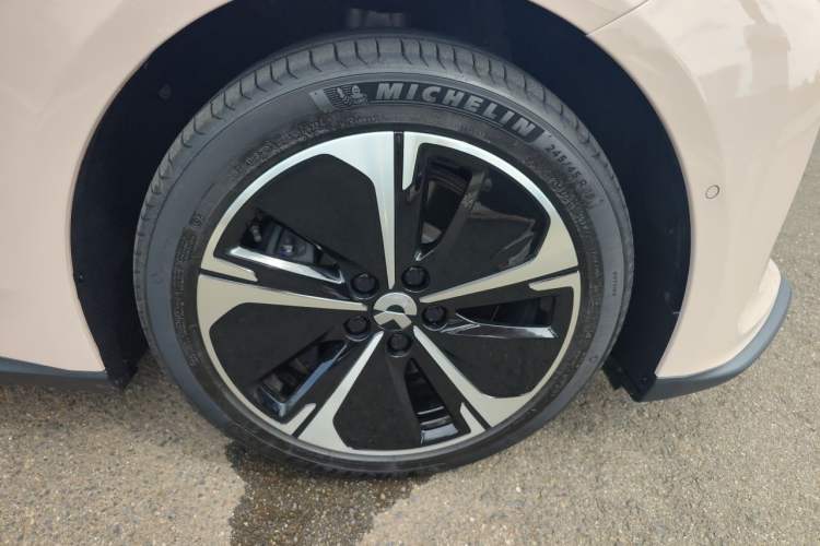 Used Nio ET5T 2024 75kWh Touring Right Front Wheel Hub