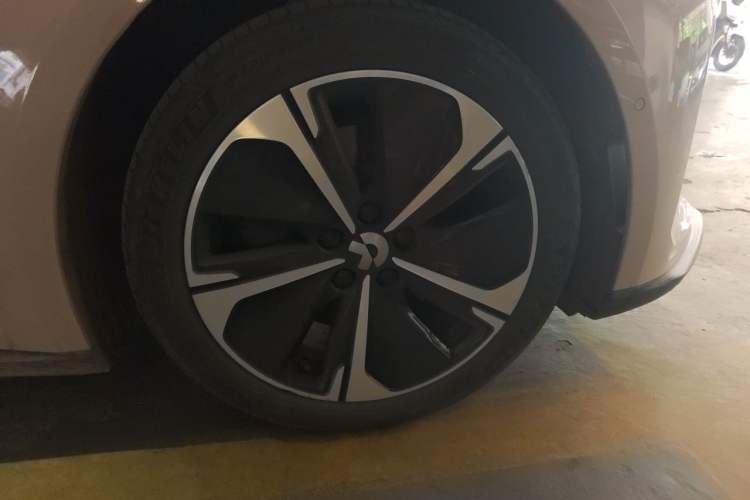 Used Nio ET5T 2024 75kWh Touring Right Front Wheel Hub