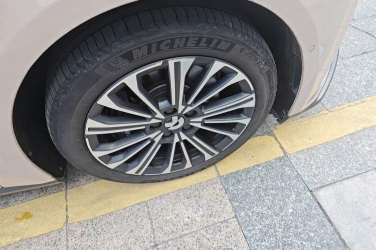 Used Nio ET5T 2024 75kWh Touring Right Front Wheel Hub