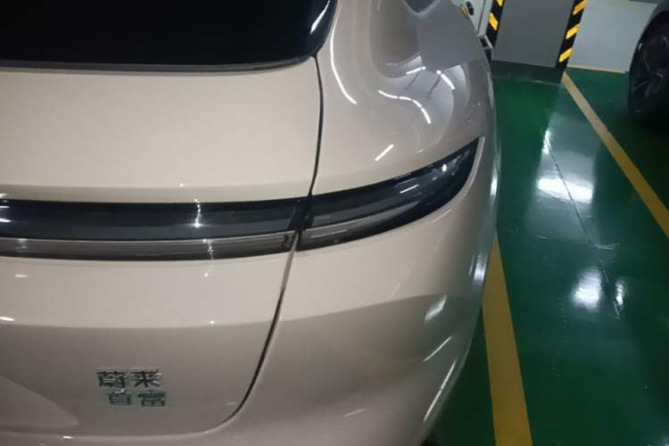 Used Nio ET5T 2024 75kWh Touring Right Rear Taillight