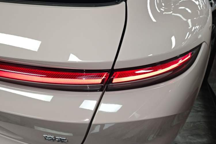 Used Nio ET5T 2024 75kWh Touring Right Rear Taillight