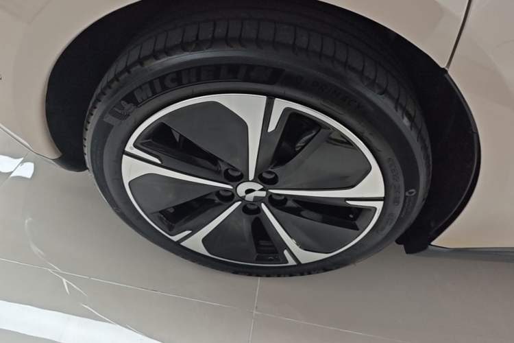 Used Nio ET5T 2024 75kWh Touring Right Rear Wheel Hub