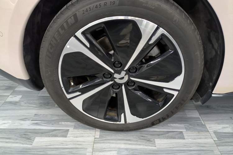 Used Nio ET5T 2024 75kWh Touring Right Rear Wheel Hub