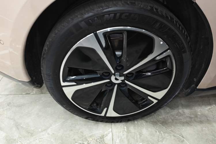 Used Nio ET5T 2024 75kWh Touring Right Rear Wheel Hub