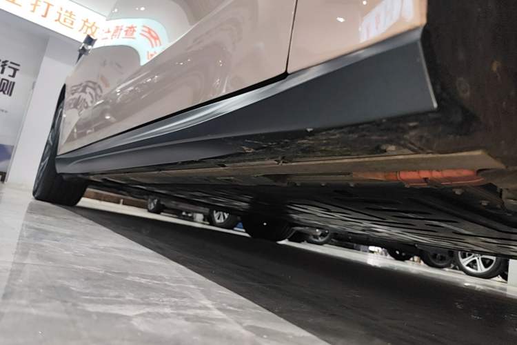 Used Nio ET5T 2024 75kWh Touring Right Side Sill