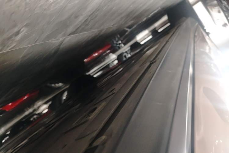 Used Nio ET5T 2024 75kWh Touring Right Side Sill