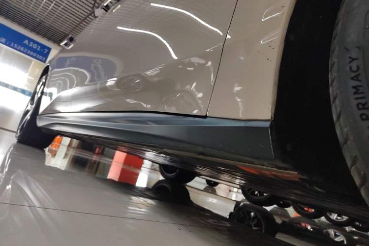 Used Nio ET5T 2024 75kWh Touring Right Side Sill