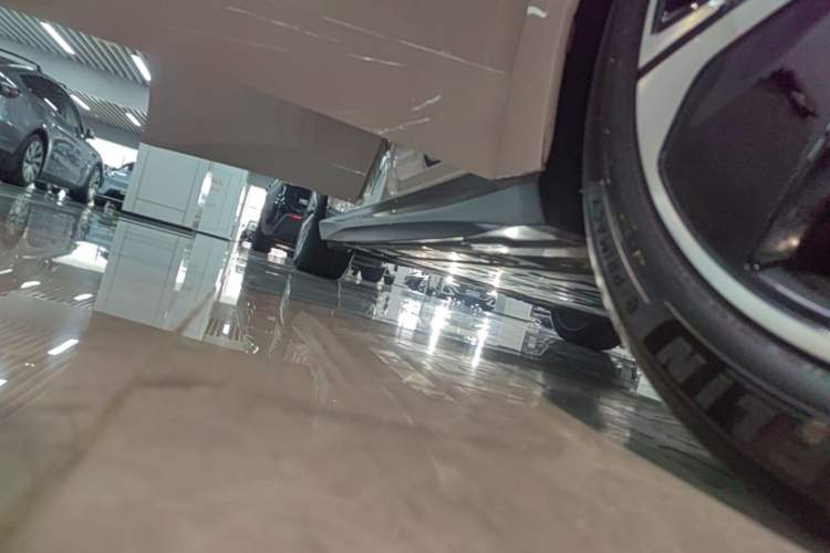 Used Nio ET5T 2024 75kWh Touring Right Side Sill