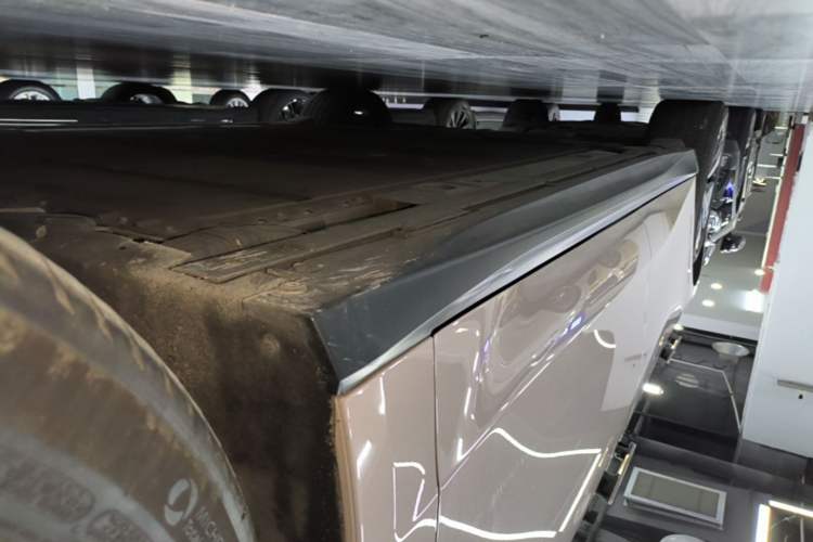 Used Nio ET5T 2024 75kWh Touring Right Side Sill