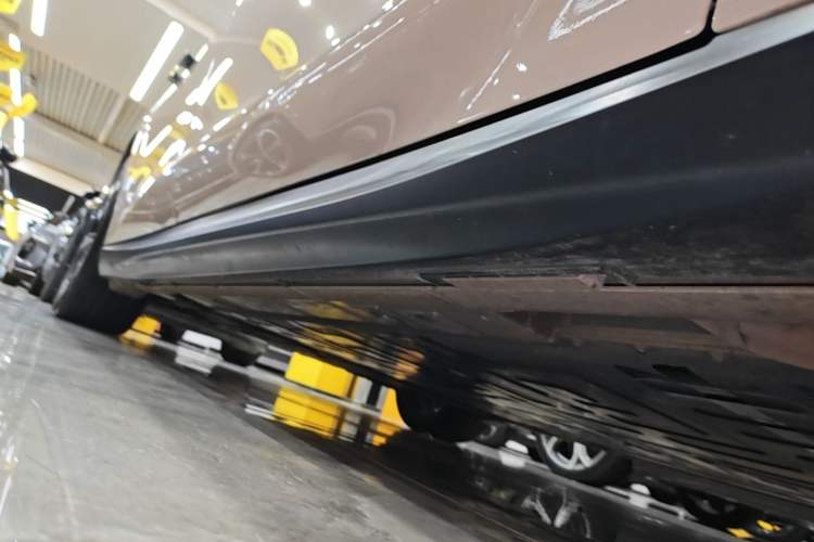 Used Nio ET5T 2024 75kWh Touring Right Side Sill