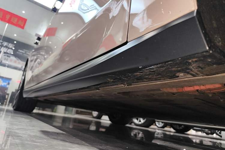 Used Nio ET5T 2024 75kWh Touring Right Side Sill