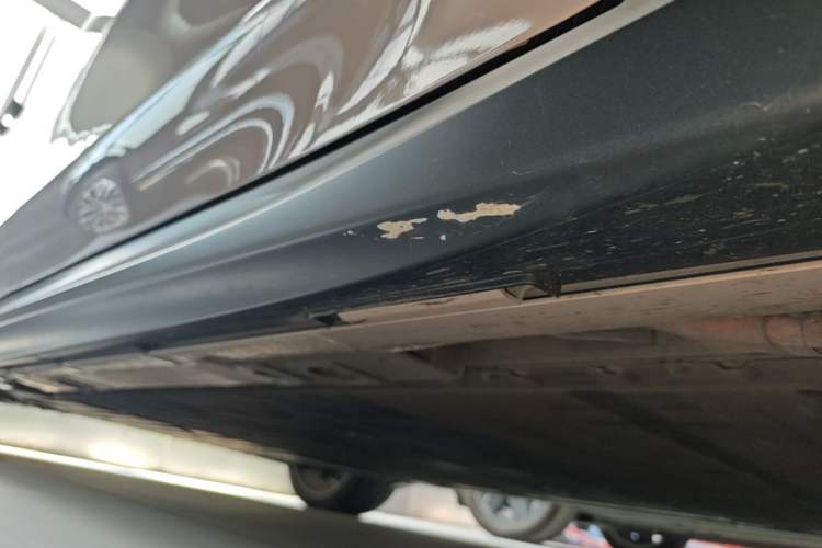 Used Nio ET5T 2024 75kWh Touring Right Side Sill