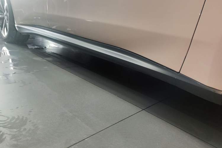 Used Nio ET5T 2024 75kWh Touring Right Side Sill