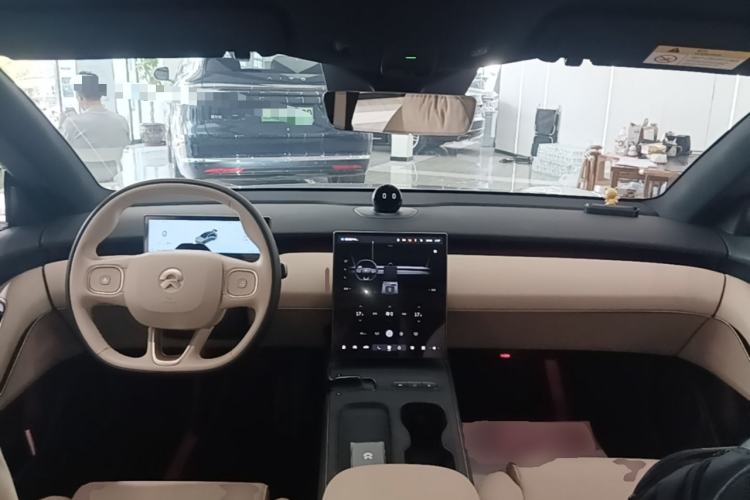 Used Nio ET5T 2024 75kWh Touring Center Console