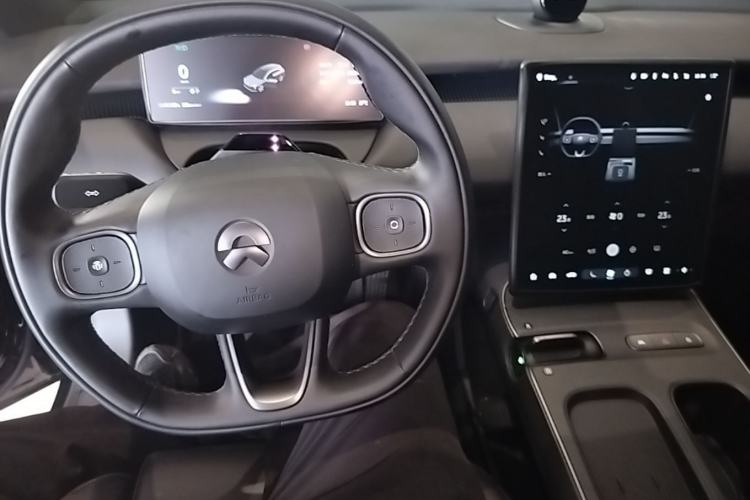 Used Nio ET5T 2024 75kWh Touring Center Console