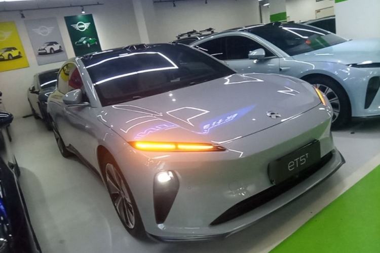 Used Nio ET5T 2024 75kWh Touring Front Right 45 Deg