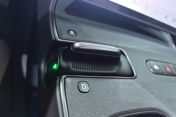 Used Nio ET5T 2024 75kWh Touring Gear Lever