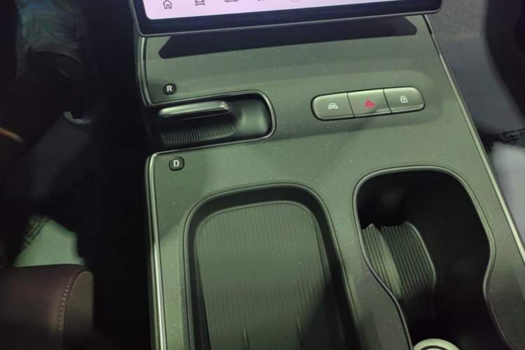 Used Nio ET5T 2024 75kWh Touring Gear Lever