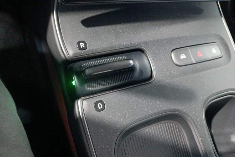 Used Nio ET5T 2024 75kWh Touring Gear Lever