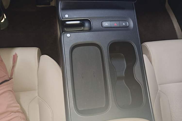 Used Nio ET5T 2024 75kWh Touring Gear Lever