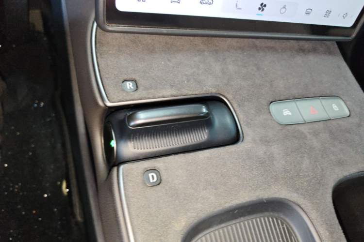 Used Nio ET5T 2024 75kWh Touring Gear Lever