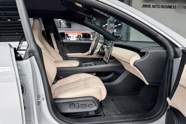 Used Nio ET5T 2024 75kWh Touring Interior 2