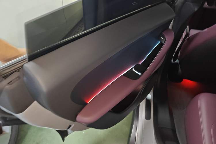 Used Nio ET5T 2024 75kWh Touring Interior 8