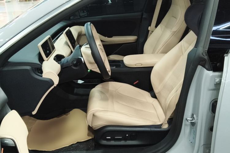 Used Nio ET5T 2024 75kWh Touring Left Front Seat