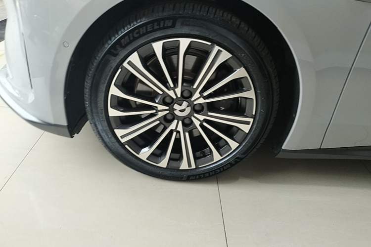 Used Nio ET5T 2024 75kWh Touring Left Front Wheel Hub