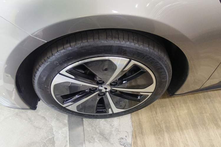 Used Nio ET5T 2024 75kWh Touring Left Front Wheel Hub