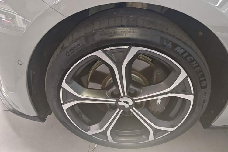 Used Nio ET5T 2024 75kWh Touring Left Front Wheel Hub