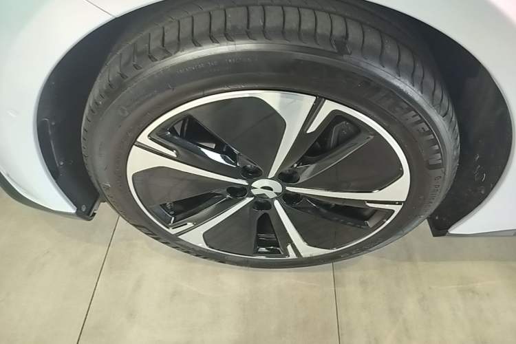 Used Nio ET5T 2024 75kWh Touring Left Front Wheel Hub