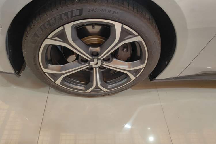 Used Nio ET5T 2024 75kWh Touring Left Front Wheel Hub