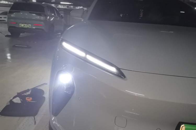 Used Nio ET5T 2024 75kWh Touring Right Front Headlight