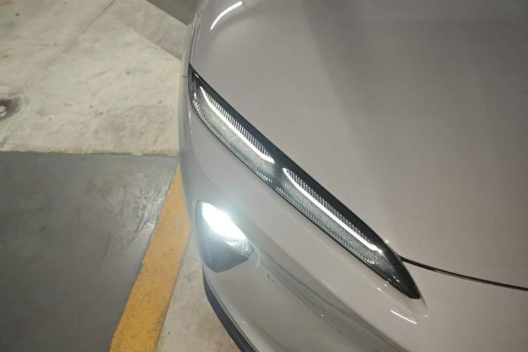 Used Nio ET5T 2024 75kWh Touring Right Front Headlight