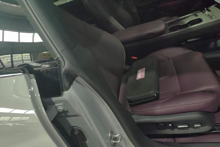 Used Nio ET5T 2024 75kWh Touring Right Front Seat