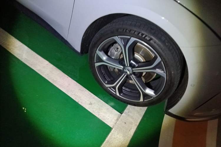 Used Nio ET5T 2024 75kWh Touring Right Front Wheel Hub