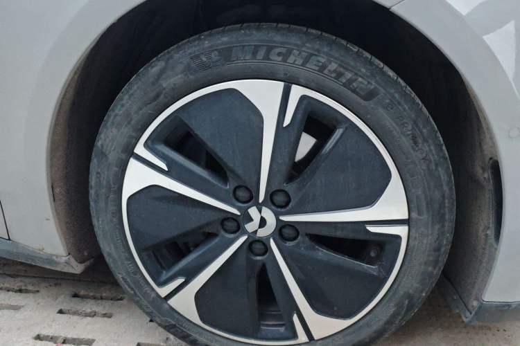 Used Nio ET5T 2024 75kWh Touring Right Front Wheel Hub