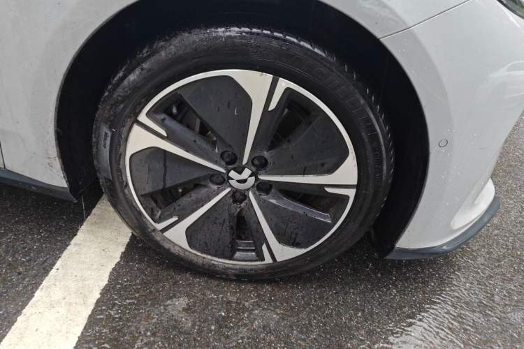 Used Nio ET5T 2024 75kWh Touring Right Front Wheel Hub
