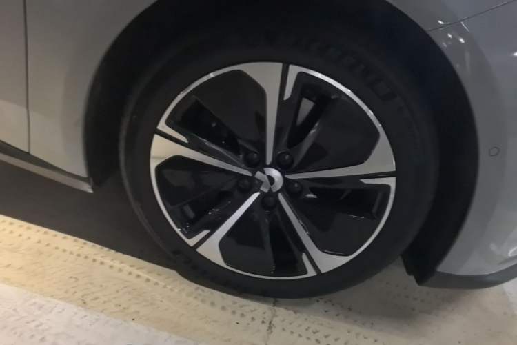 Used Nio ET5T 2024 75kWh Touring Right Front Wheel Hub
