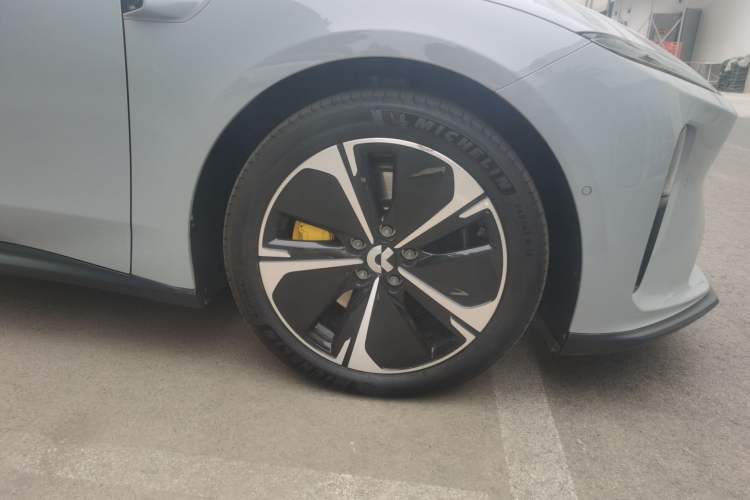 Used Nio ET5T 2024 75kWh Touring Right Front Wheel Hub