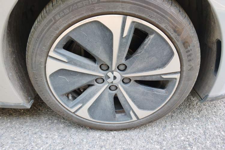 Used Nio ET5T 2024 75kWh Touring Right Front Wheel Hub