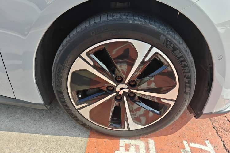 Used Nio ET5T 2024 75kWh Touring Right Front Wheel Hub