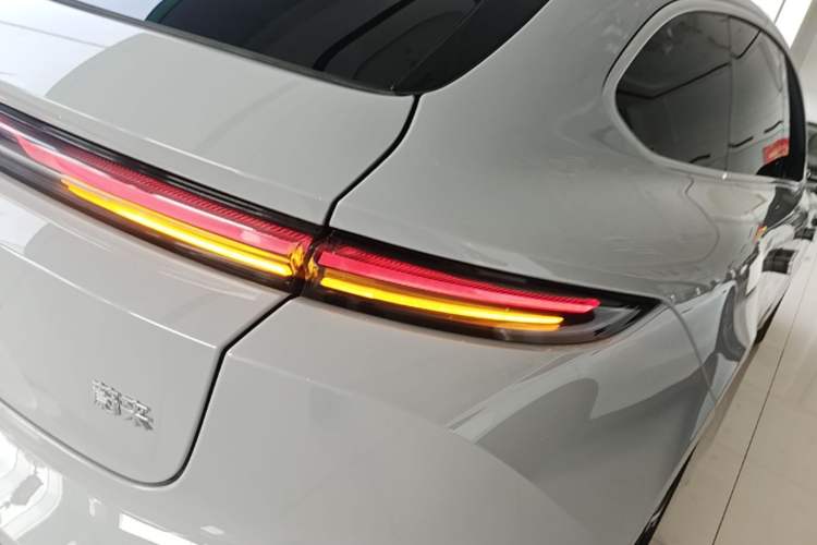 Used Nio ET5T 2024 75kWh Touring Right Rear Taillight