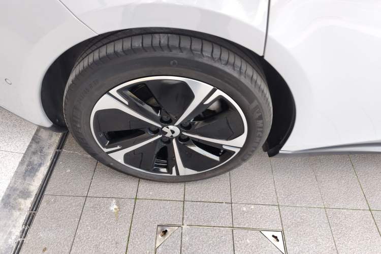 Used Nio ET5T 2024 75kWh Touring Right Rear Wheel Hub