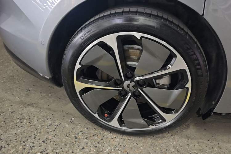 Used Nio ET5T 2024 75kWh Touring Right Rear Wheel Hub