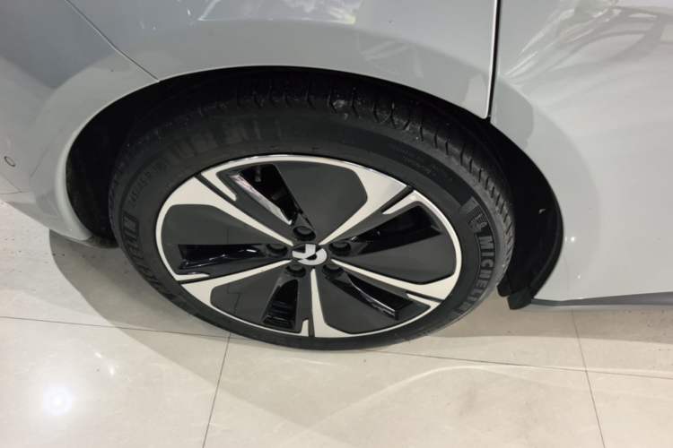 Used Nio ET5T 2024 75kWh Touring Right Rear Wheel Hub
