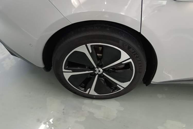 Used Nio ET5T 2024 75kWh Touring Right Rear Wheel Hub